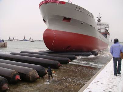 蓬莱京鲁船业成功下水5800吨成品油货轮