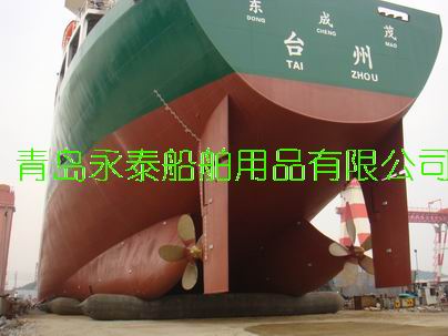 “永泰”气囊顺利下水25000吨船舶