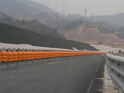 永泰新型公路抗冲击旋转式防护栏系统